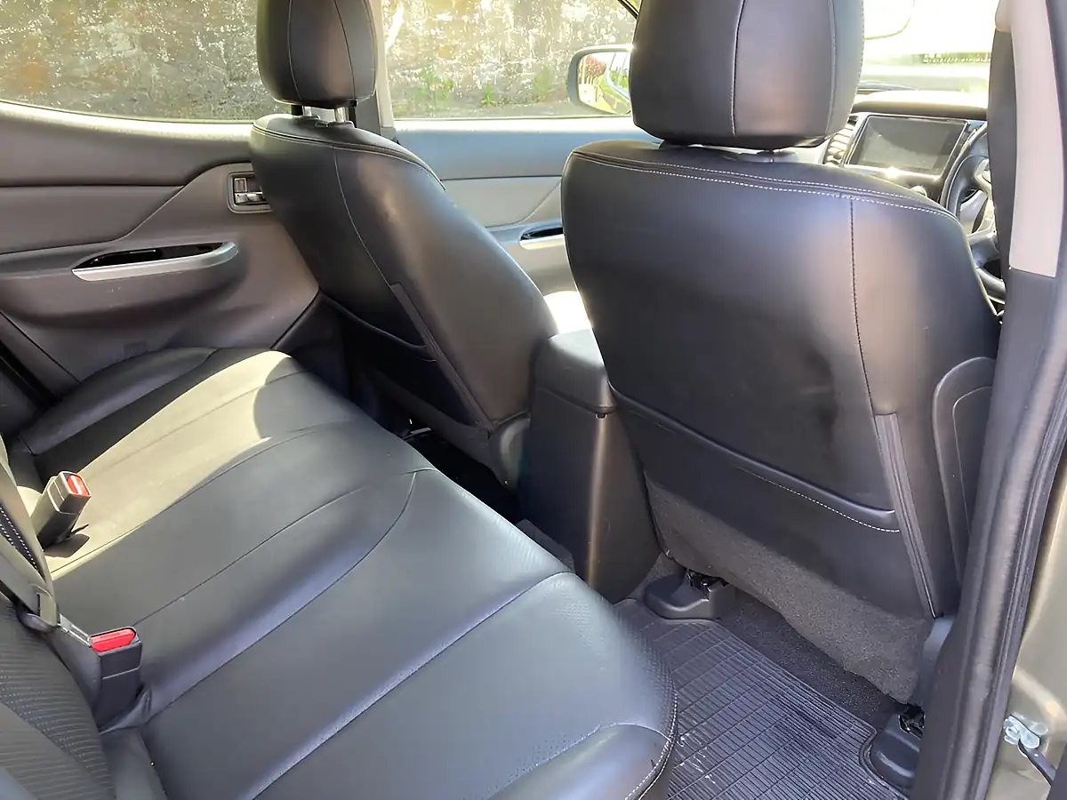 Used 2018 Mitsubishi L200 Dc Warrior Green - Interior and Exterior details 12