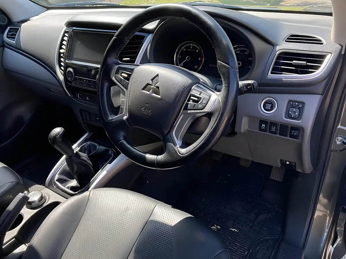 Used 2018 Mitsubishi L200 Dc Warrior Green - Interior and Exterior details 14