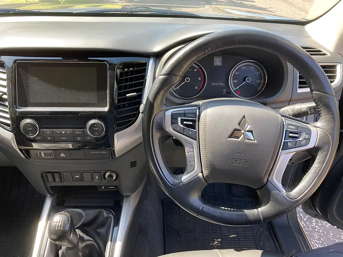 Used 2018 Mitsubishi L200 Dc Warrior Green - Interior and Exterior details 16