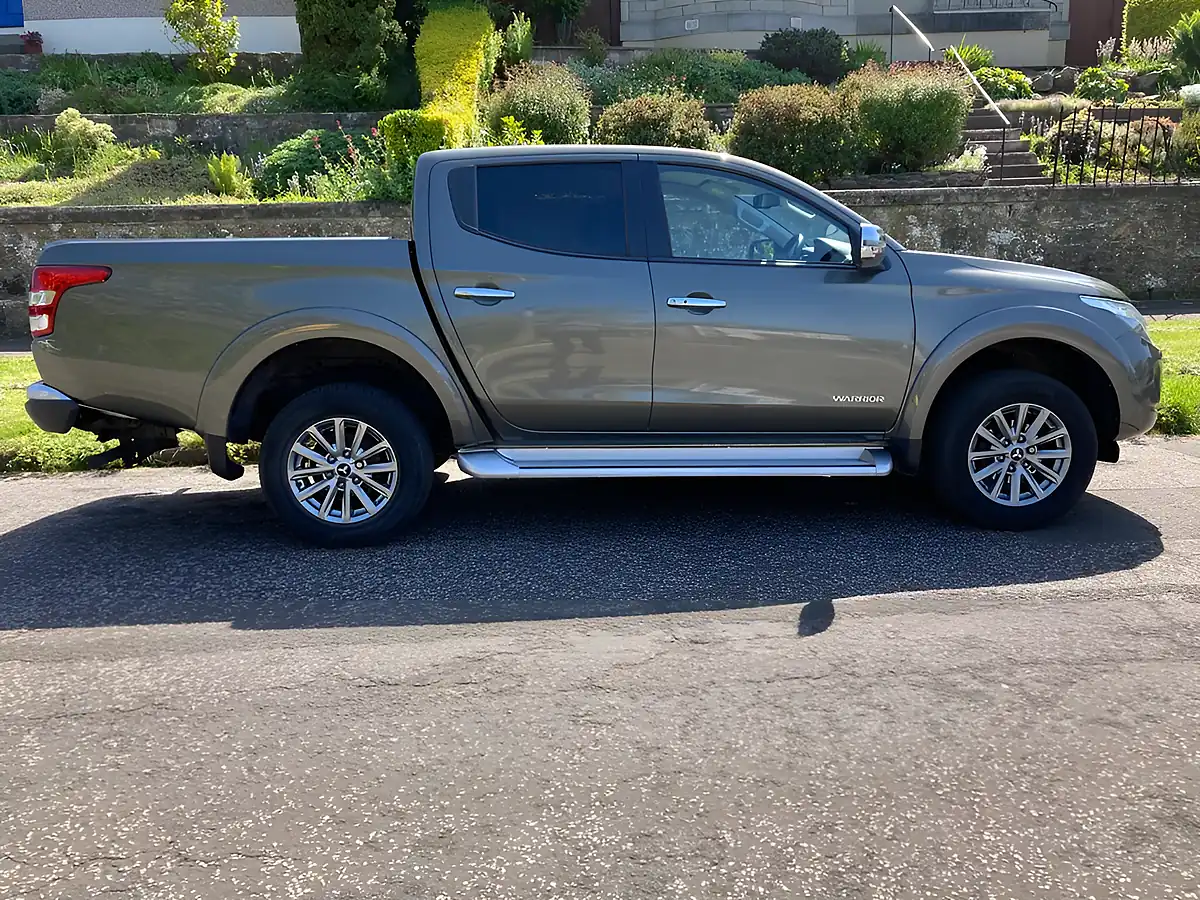 Used 2018 Mitsubishi L200 Dc Warrior Green - Interior and Exterior details 2