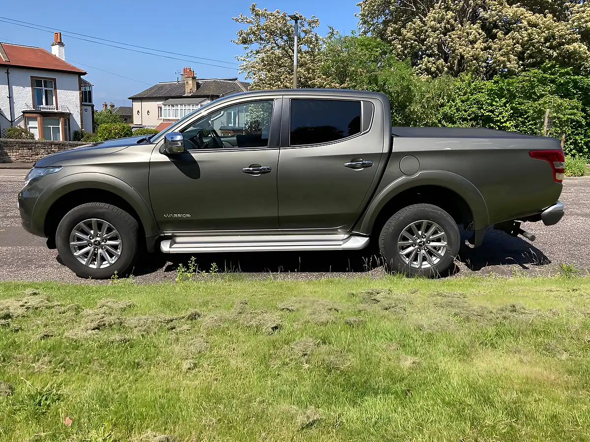 Used 2018 Mitsubishi L200 Dc Warrior Green - Interior and Exterior details 6