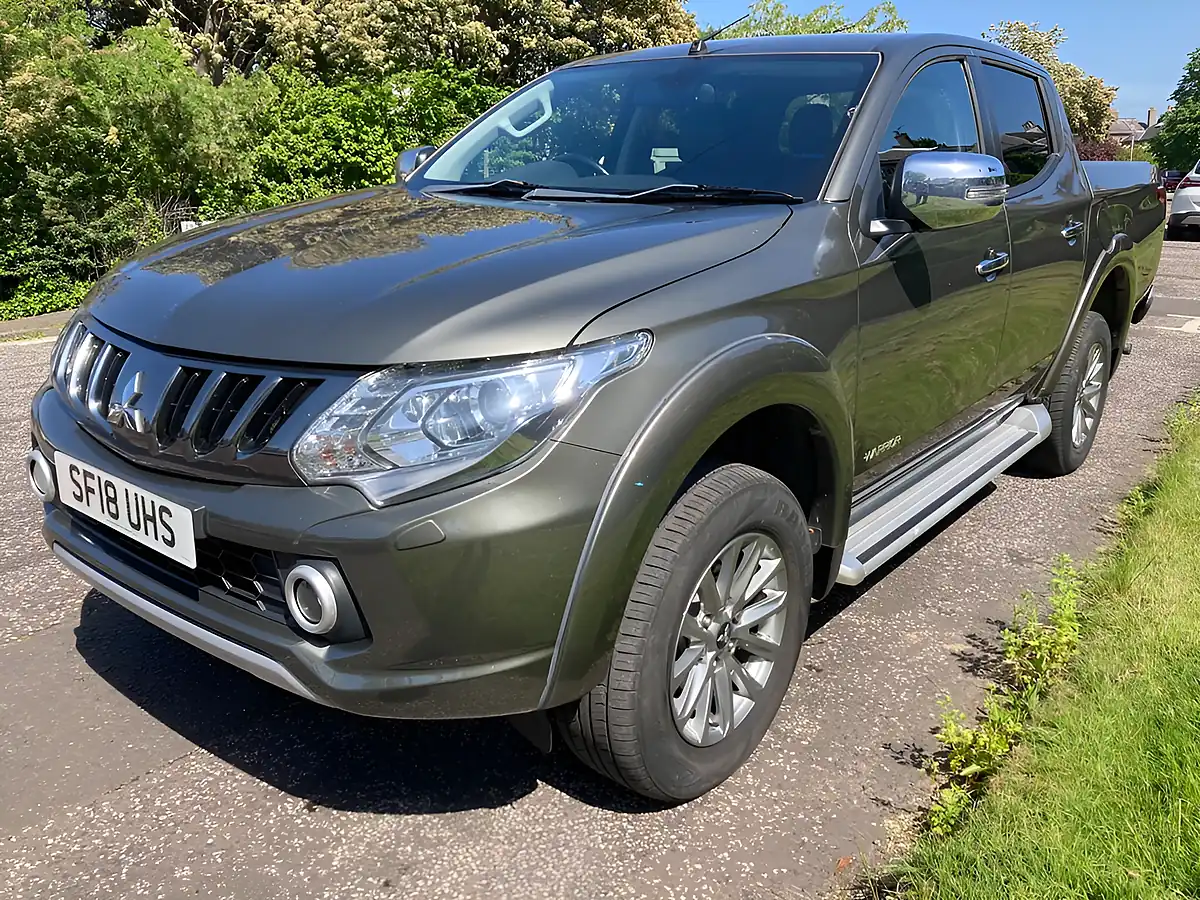 Used 2018 Mitsubishi L200 Dc Warrior Green - Interior and Exterior details 7