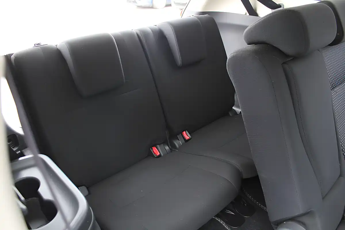 Used 2018 Mitsubishi Outlander 3 4WD White - Interior and Exterior details 10