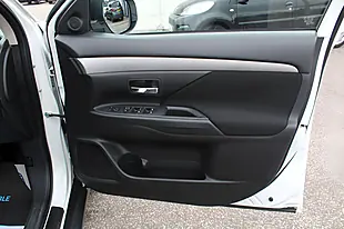 Used 2018 Mitsubishi Outlander 3 4WD White - Interior and Exterior details 12