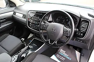 Used 2018 Mitsubishi Outlander 3 4WD White - Interior and Exterior details 13