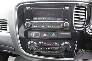Used 2018 Mitsubishi Outlander 3 4WD White - Interior and Exterior details 16