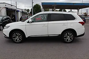 Used 2018 Mitsubishi Outlander 3 4WD White - Interior and Exterior details 18