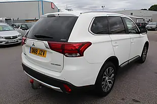Used 2018 Mitsubishi Outlander 3 4WD White - Interior and Exterior details 19