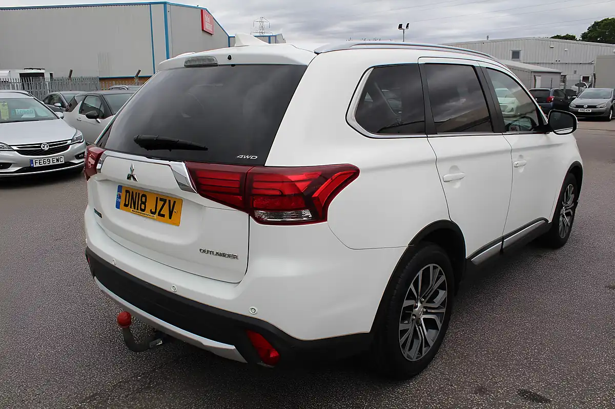 Used 2018 Mitsubishi Outlander 3 4WD White - Interior and Exterior details 19