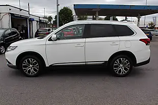 Used 2018 Mitsubishi Outlander 3 4WD White - Interior and Exterior details 7