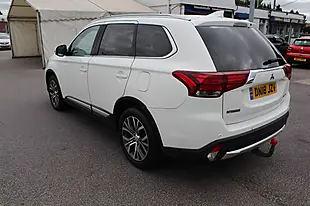 Used 2018 Mitsubishi Outlander 3 4WD White - Interior and Exterior details 8