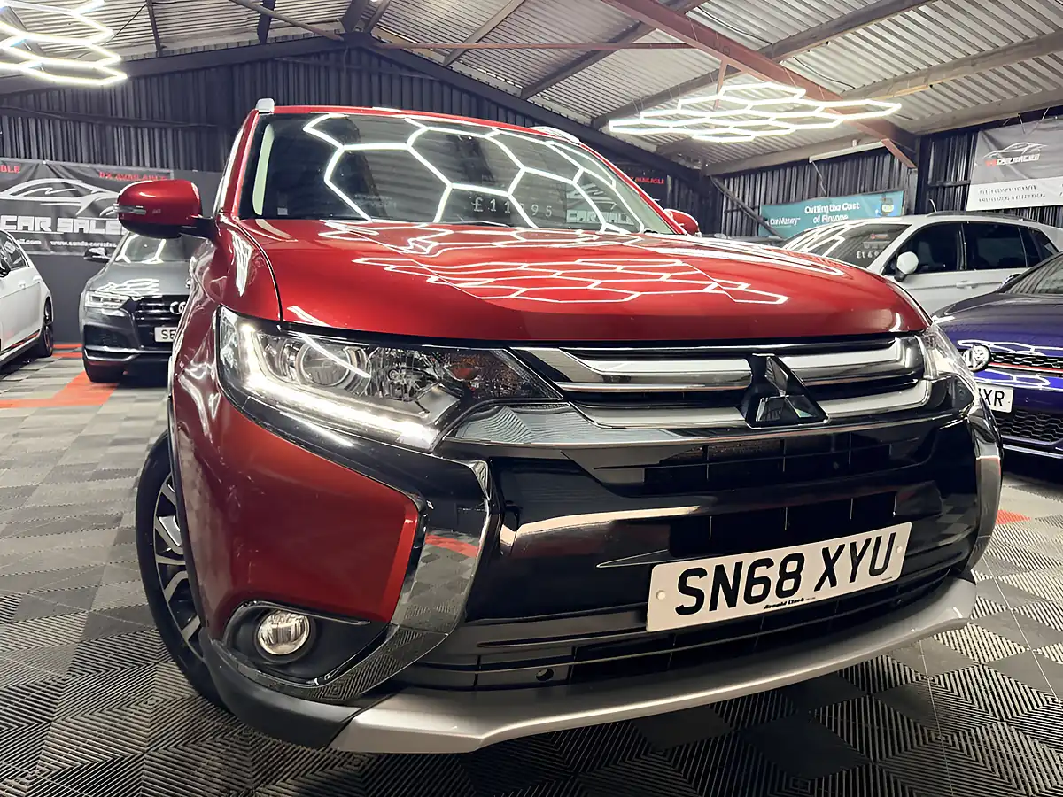 Used 2018 Mitsubishi Outlander 3 Red - Front View