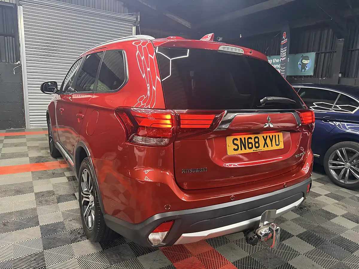 Used 2018 Mitsubishi Outlander 3 Red - Interior and Exterior details 11