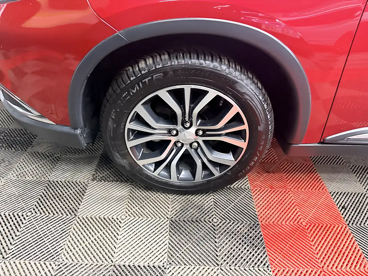 Used 2018 Mitsubishi Outlander 3 Red - Interior and Exterior details 12