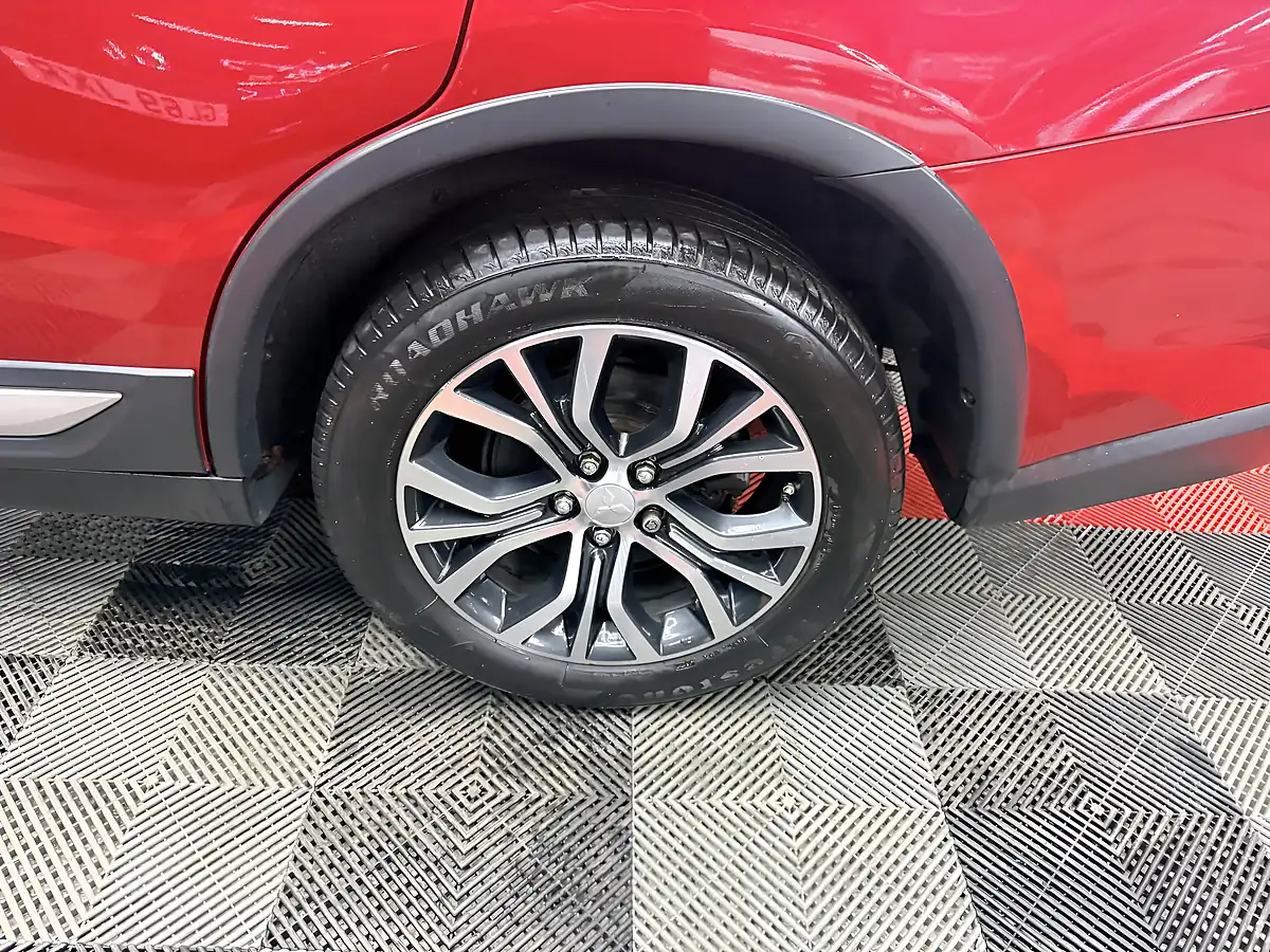 Used 2018 Mitsubishi Outlander 3 Red - Interior and Exterior details 14