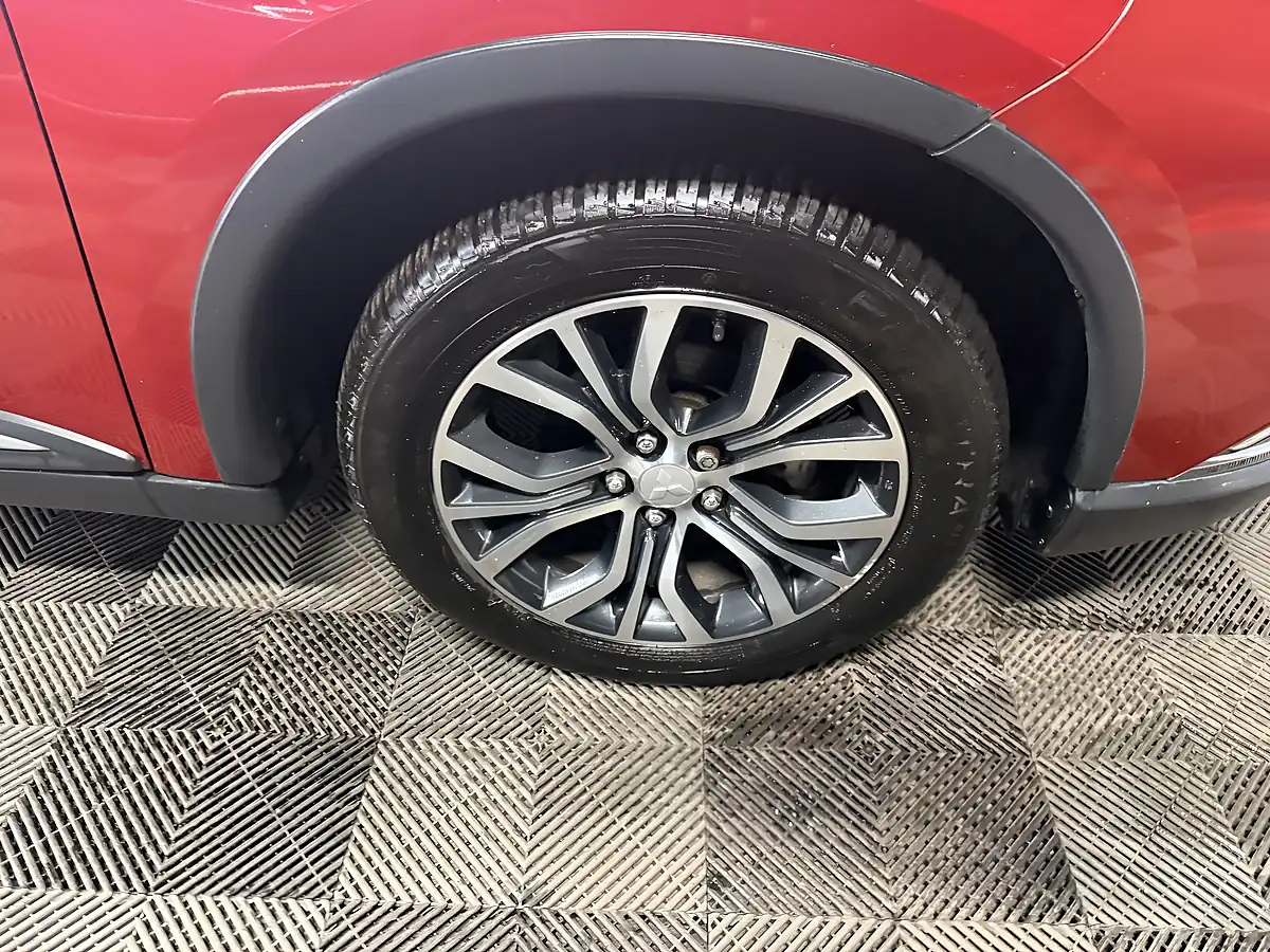 Used 2018 Mitsubishi Outlander 3 Red - Interior and Exterior details 15