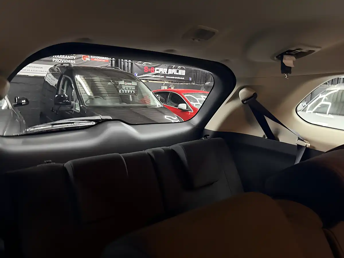 Used 2018 Mitsubishi Outlander 3 Red - Interior and Exterior details 17