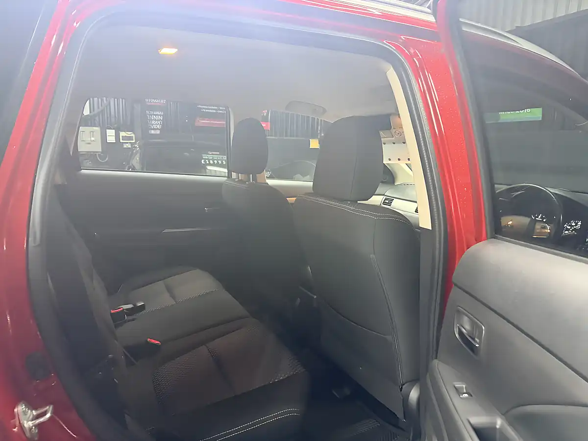 Used 2018 Mitsubishi Outlander 3 Red - Interior and Exterior details 18
