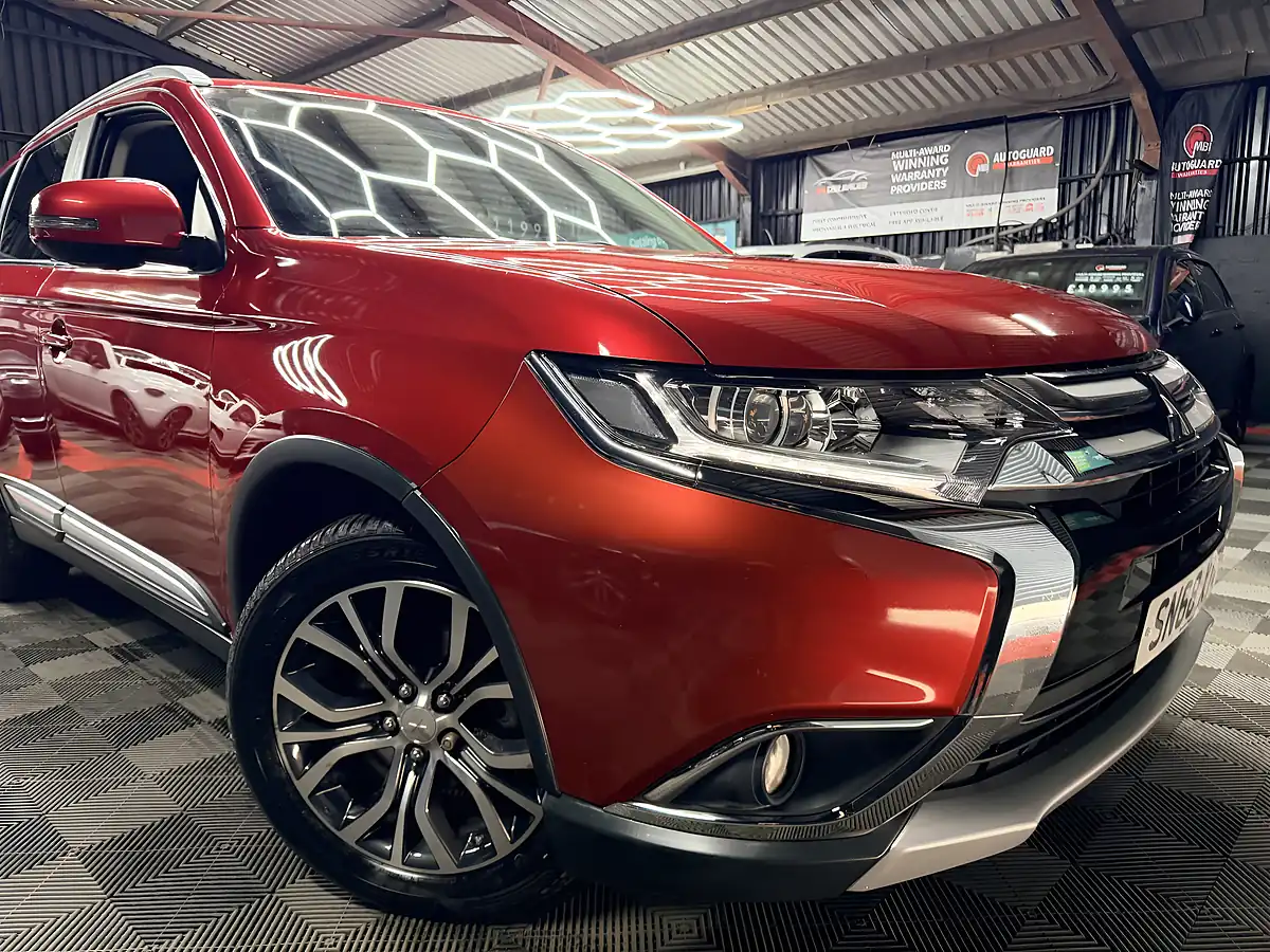 Used 2018 Mitsubishi Outlander 3 Red - Interior and Exterior details 2