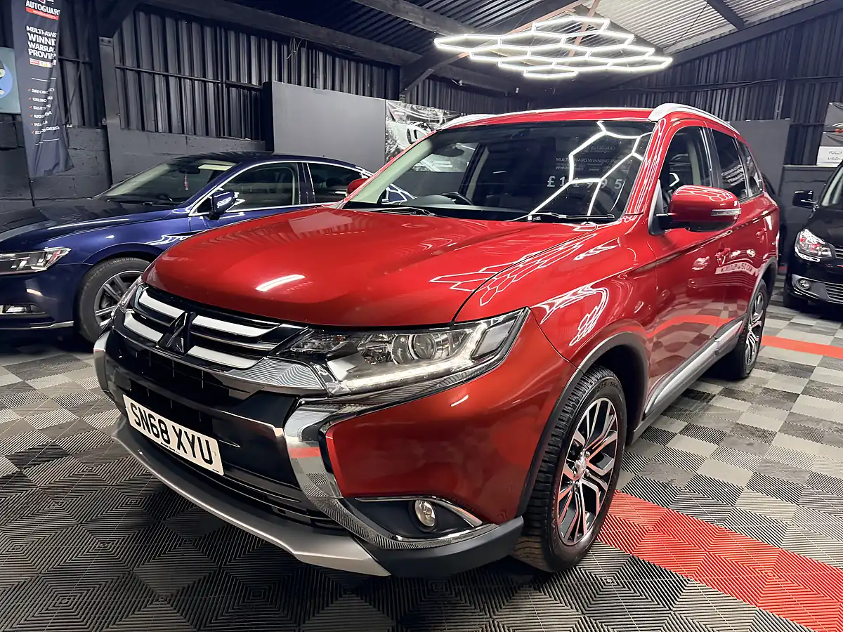 Used 2018 Mitsubishi Outlander 3 Red - Interior and Exterior details 5