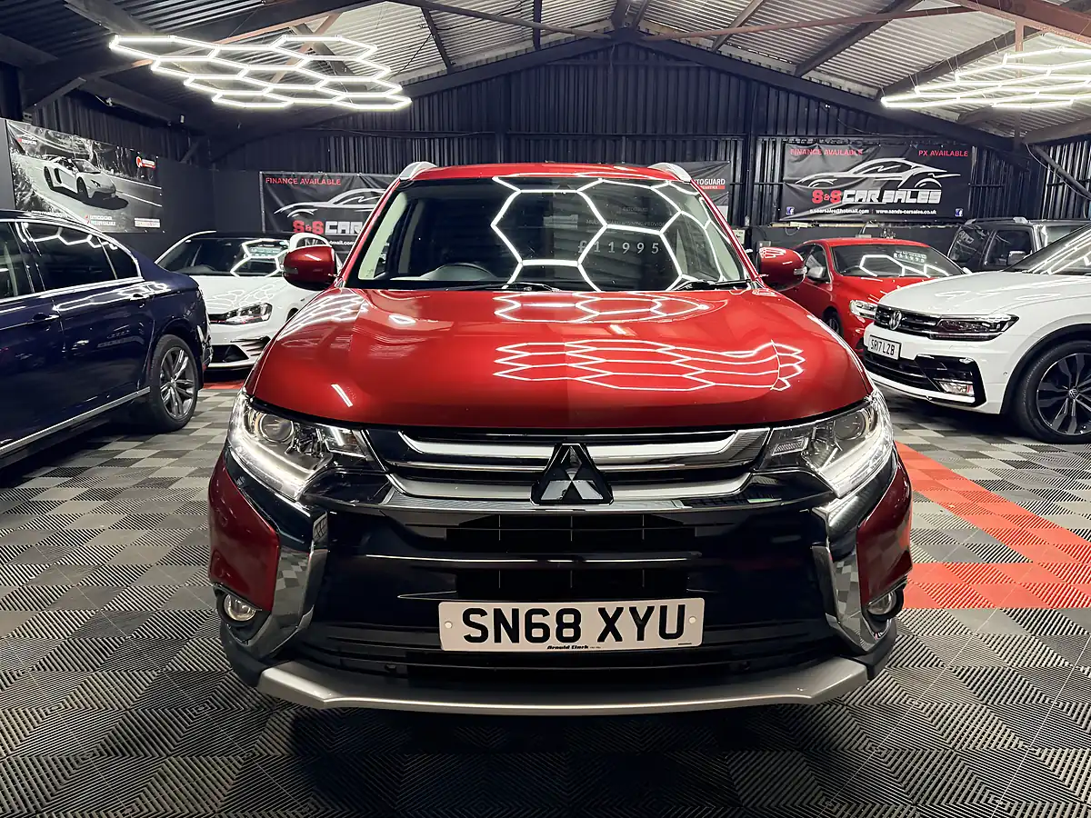 Used 2018 Mitsubishi Outlander 3 Red - Interior and Exterior details 6