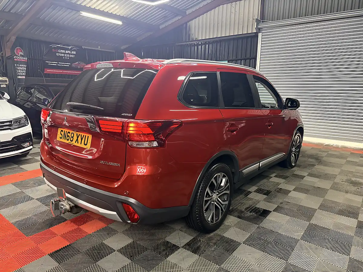 Used 2018 Mitsubishi Outlander 3 Red - Interior and Exterior details 7