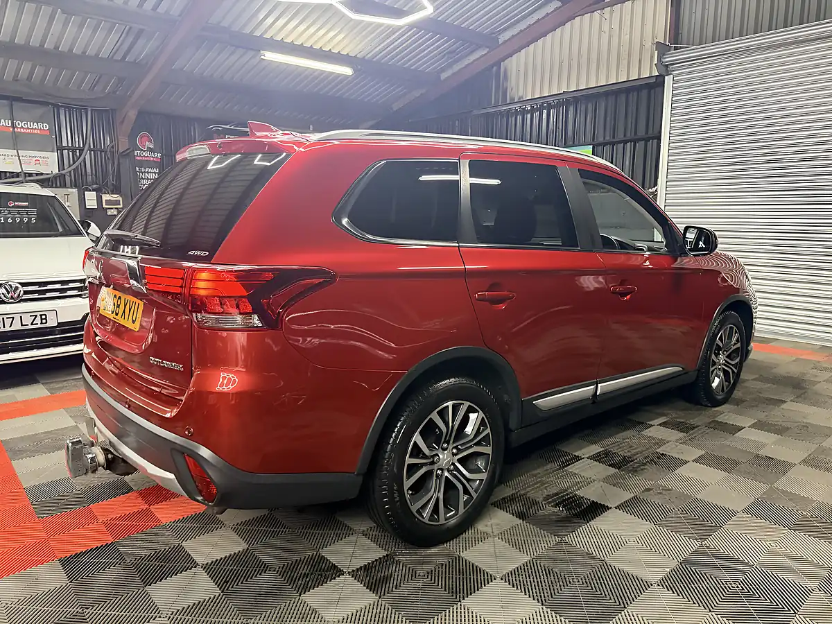 Used 2018 Mitsubishi Outlander 3 Red - Interior and Exterior details 8