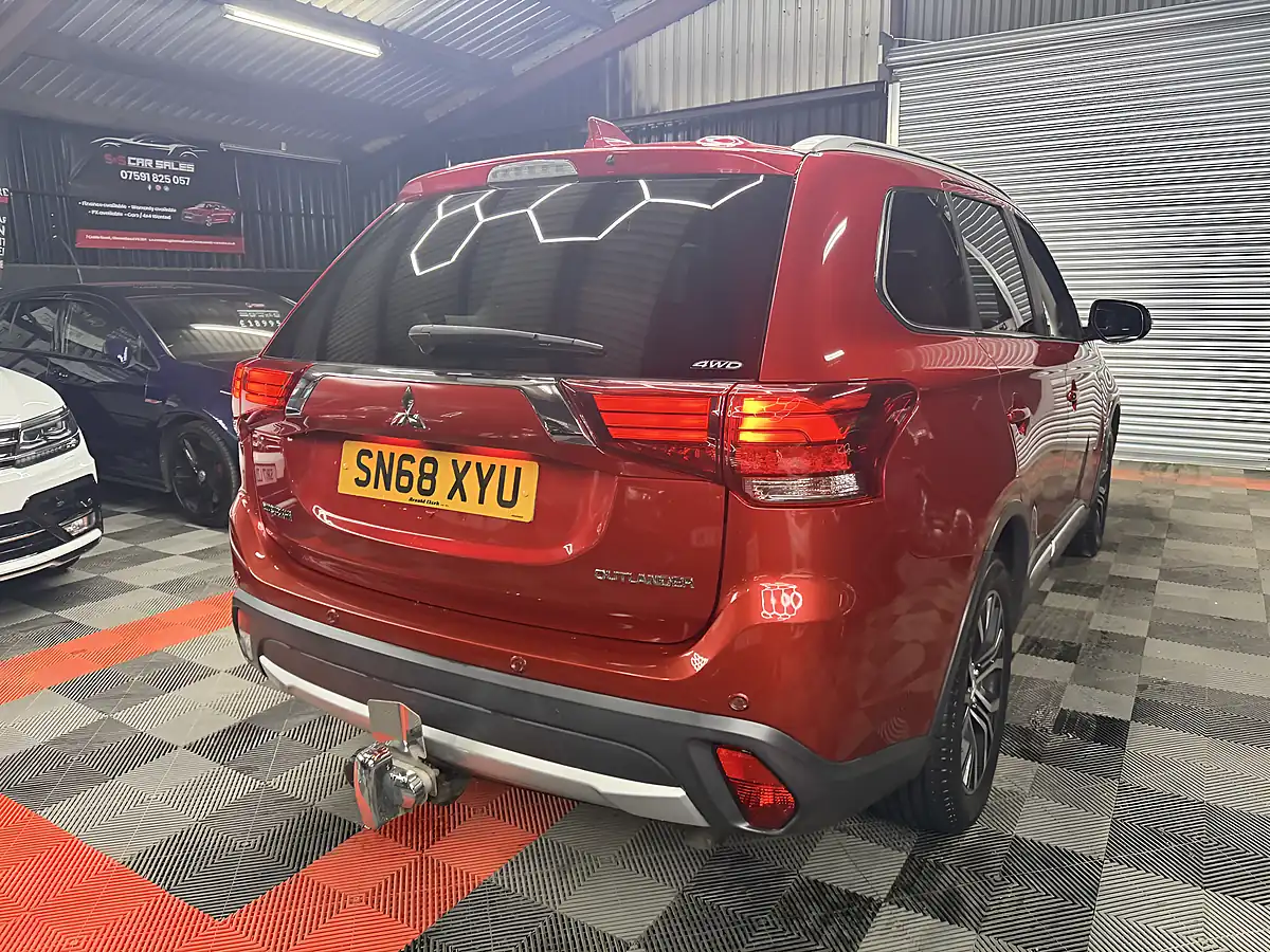 Used 2018 Mitsubishi Outlander 3 Red - Interior and Exterior details 9