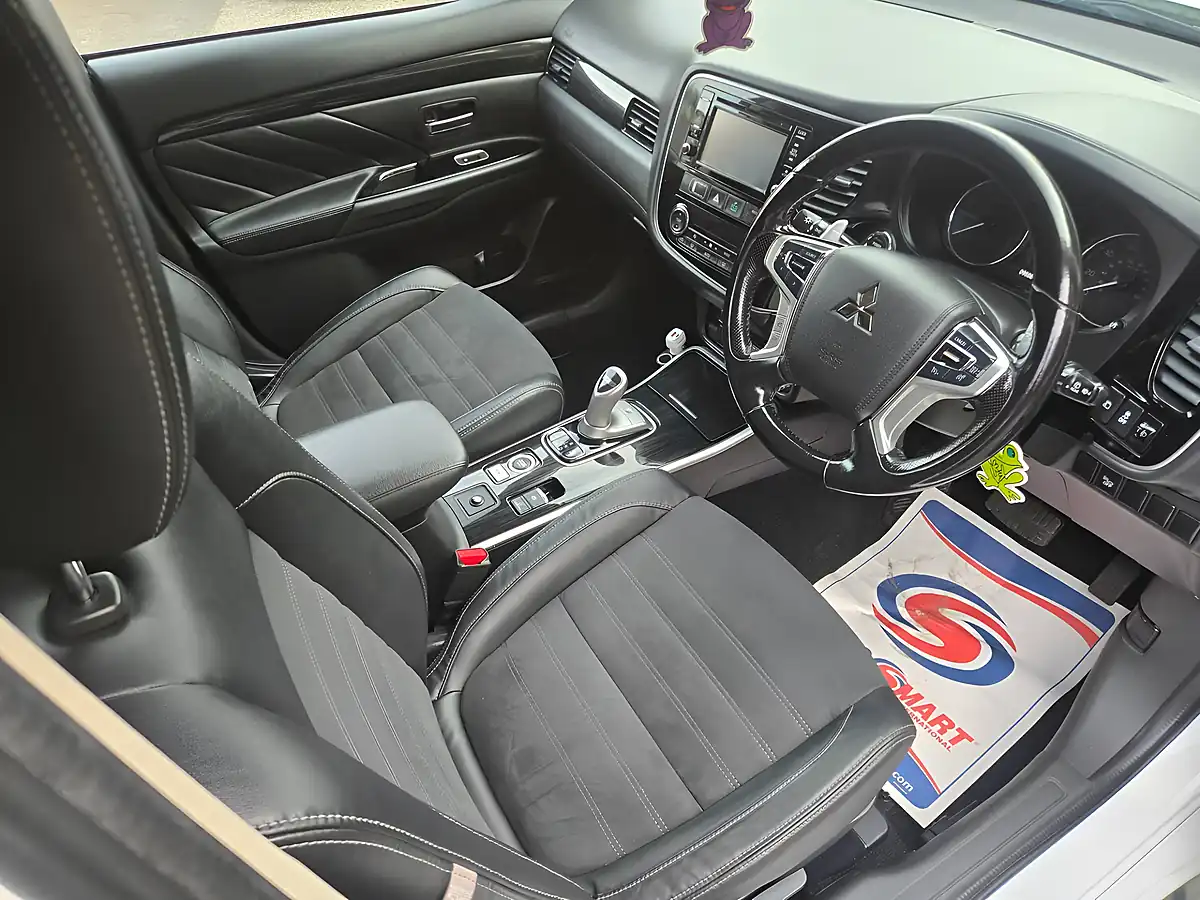 Used 2018 Mitsubishi Outlander 3h Commercial Auto White - Interior and Exterior details 13