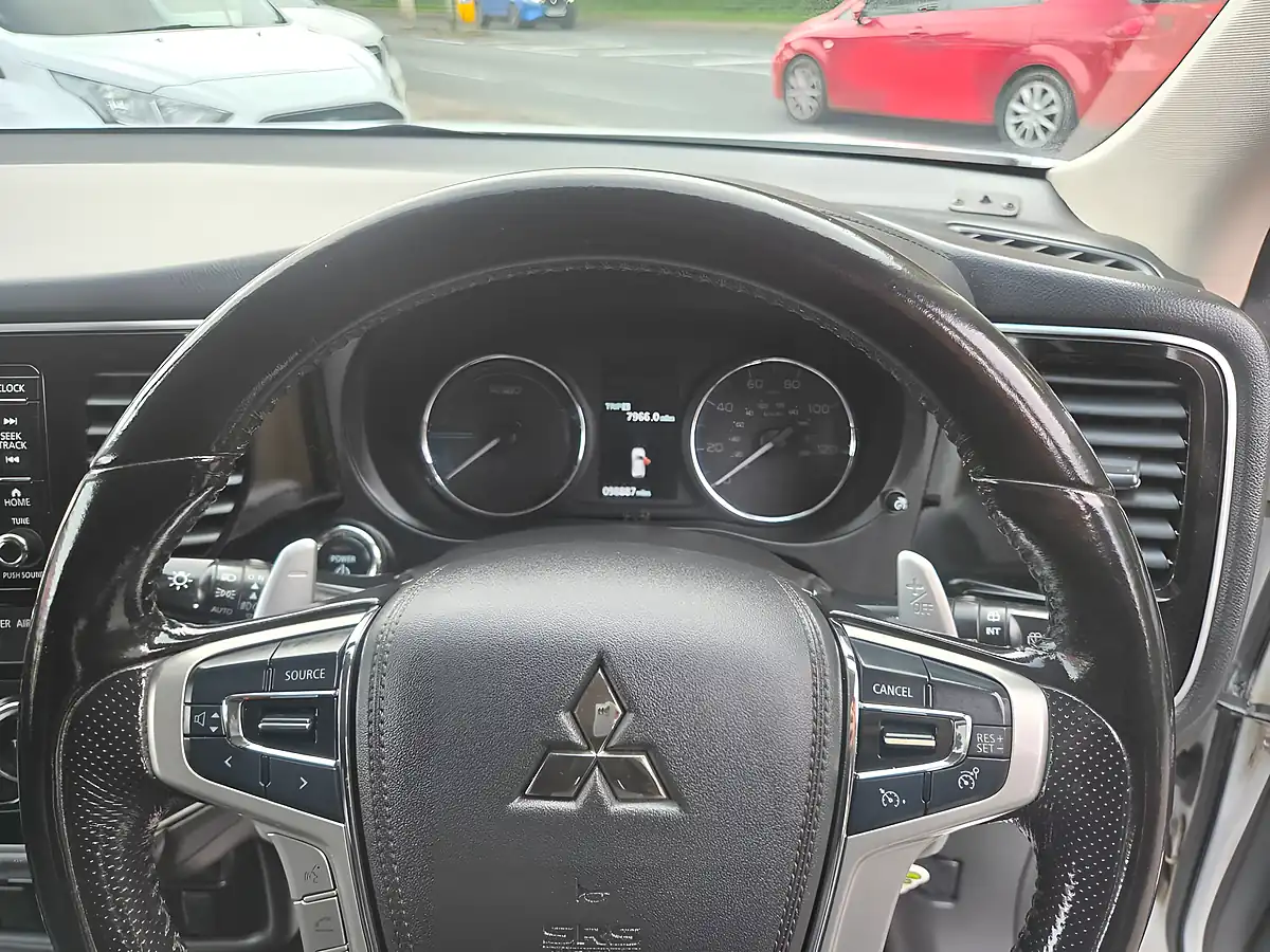 Used 2018 Mitsubishi Outlander 3h Commercial Auto White - Interior and Exterior details 14