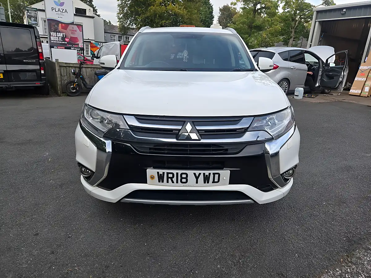 Used 2018 Mitsubishi Outlander 3h Commercial Auto White - Interior and Exterior details 2