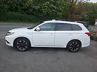 Used 2018 Mitsubishi Outlander 3h Commercial Auto White - Interior and Exterior details 4