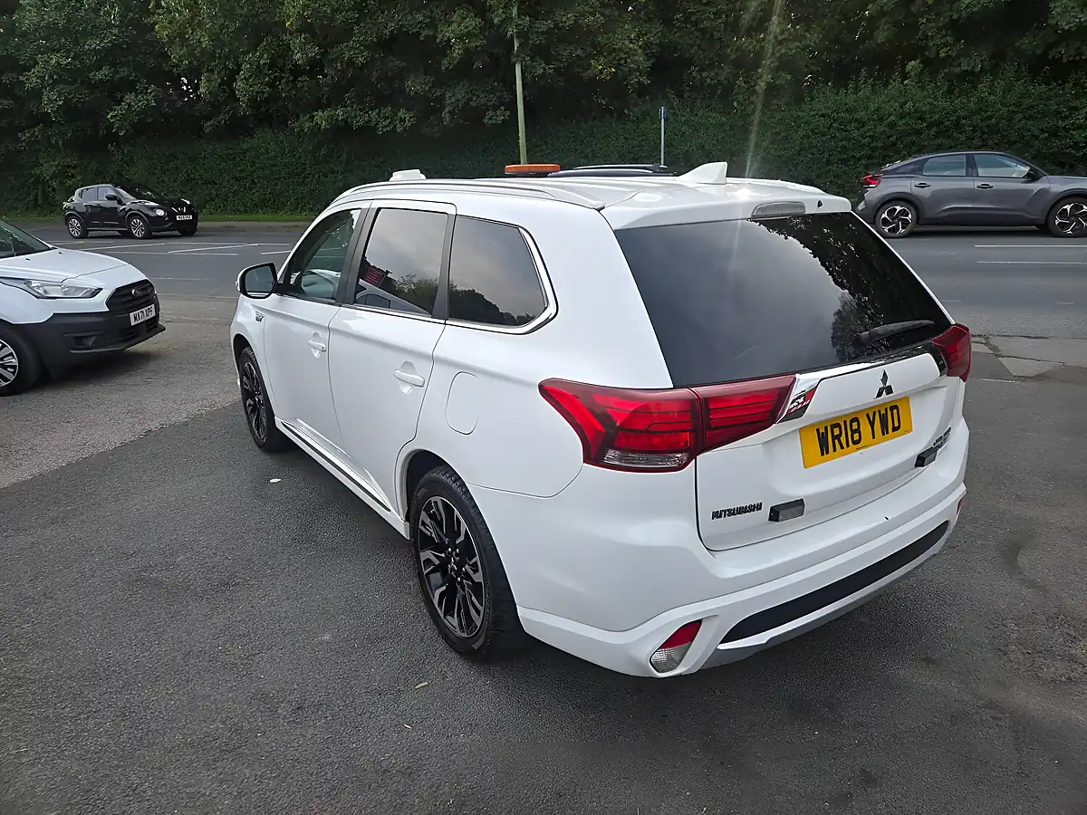 Used 2018 Mitsubishi Outlander 3h Commercial Auto White - Interior and Exterior details 7
