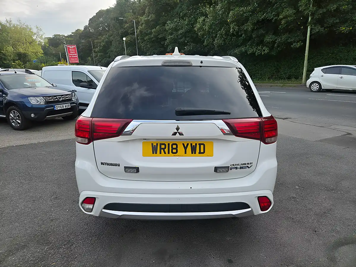 Used 2018 Mitsubishi Outlander 3h Commercial Auto White - Interior and Exterior details 8