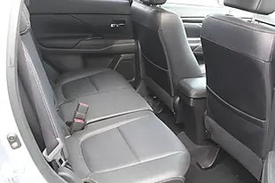 Used 2018 Mitsubishi Outlander 4 4WD Silver - Interior and Exterior details 3