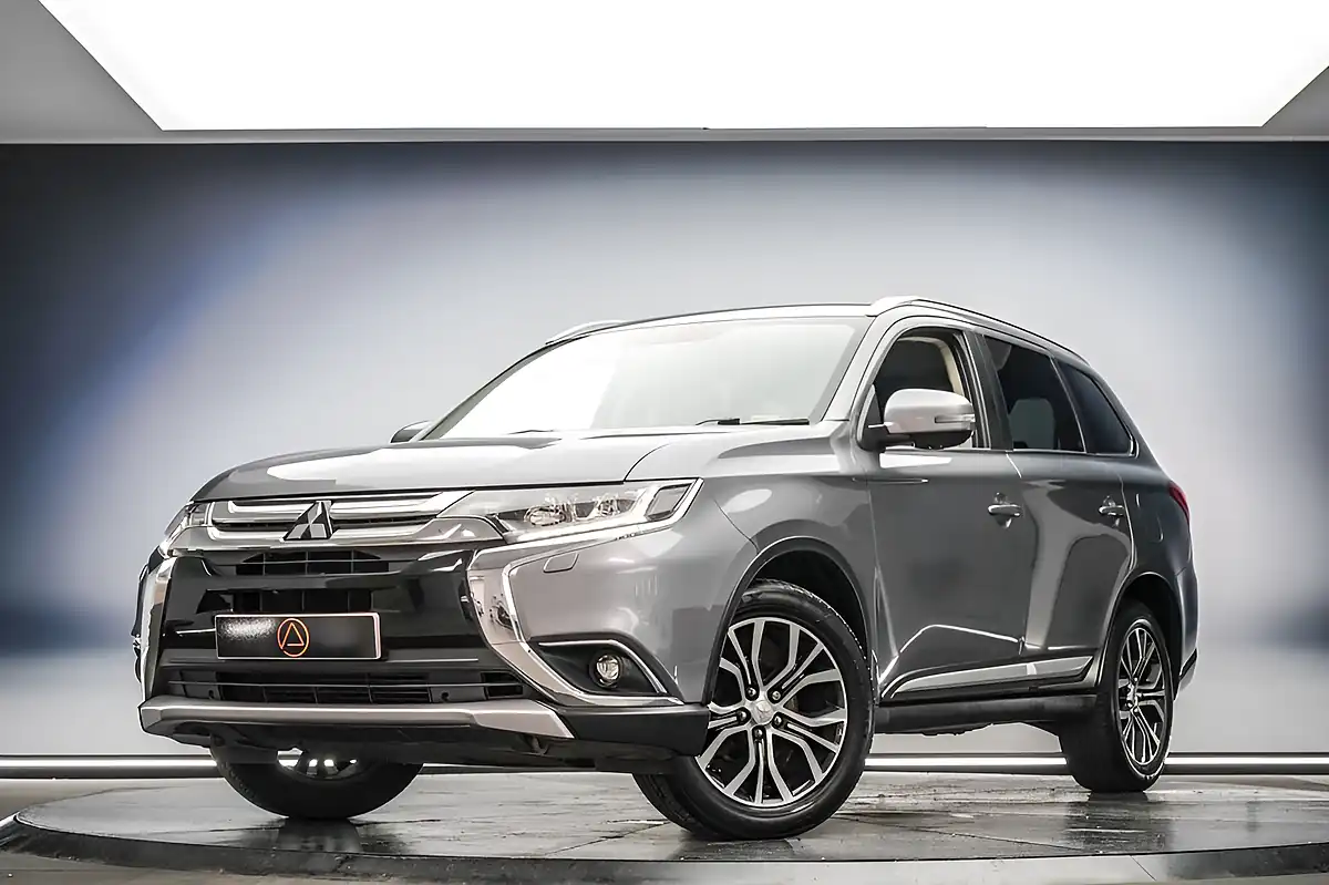 Used 2018 Mitsubishi Outlander 4 Atlantic Grey - Front View