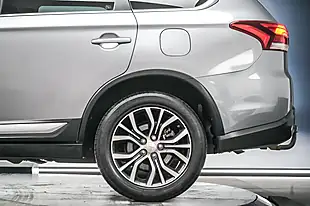 Used 2018 Mitsubishi Outlander 4 Atlantic Grey - Interior and Exterior details 11