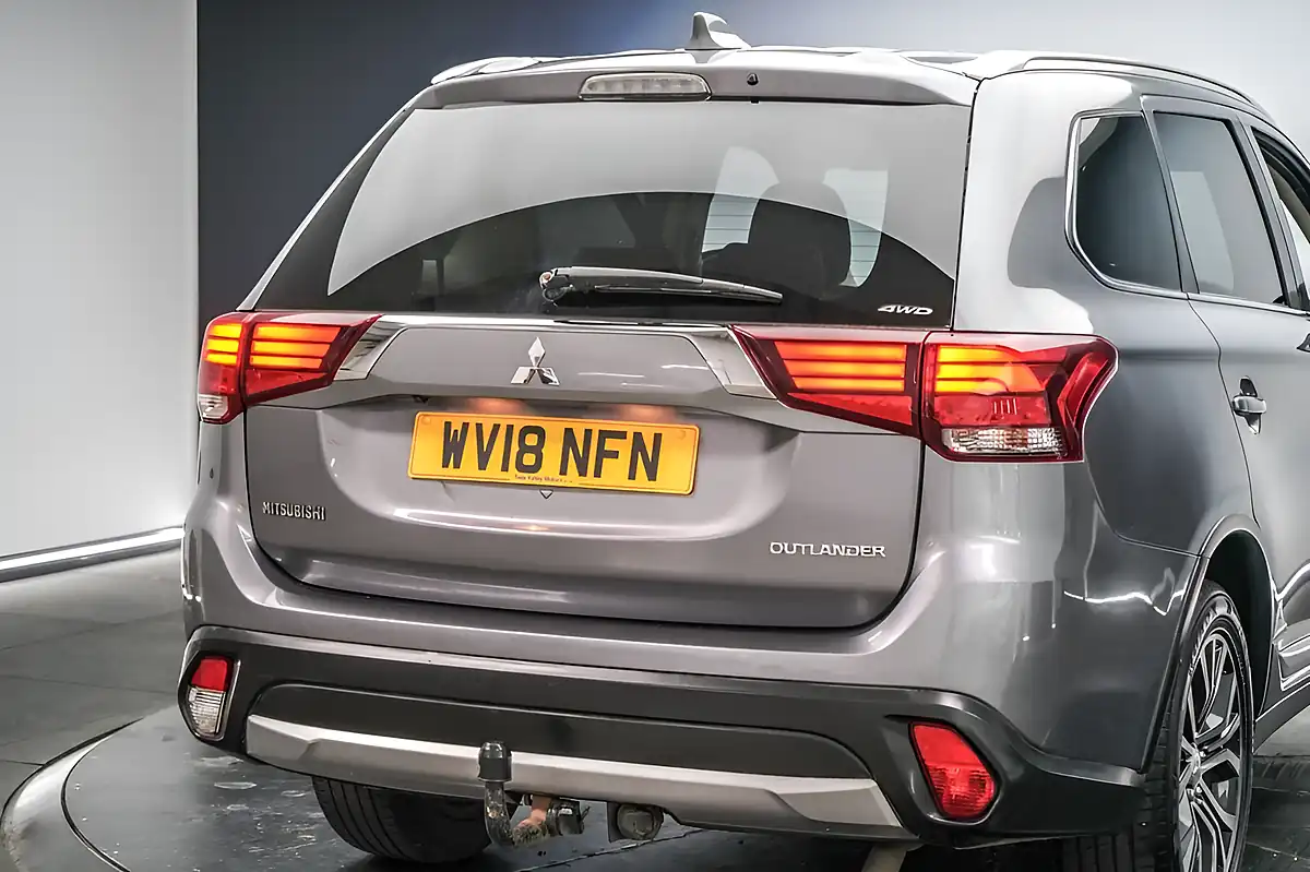 Used 2018 Mitsubishi Outlander 4 Atlantic Grey - Interior and Exterior details 12