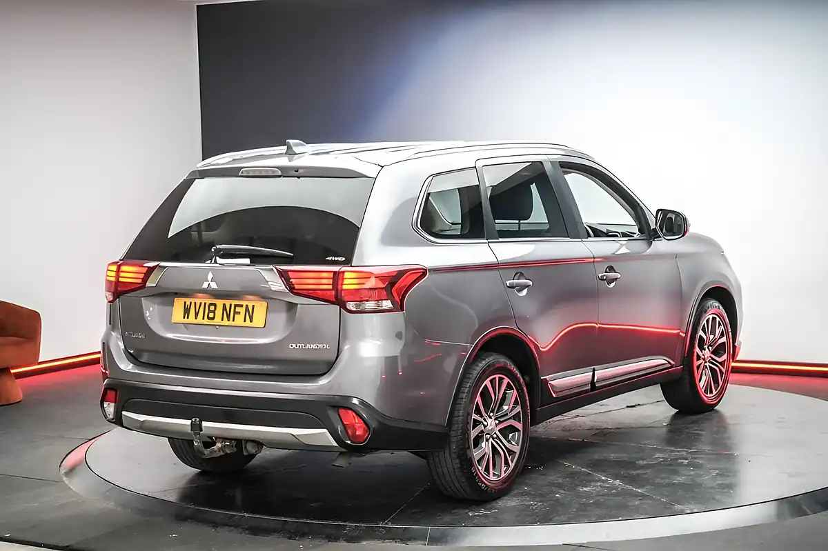 Used 2018 Mitsubishi Outlander 4 Atlantic Grey - Interior and Exterior details 14