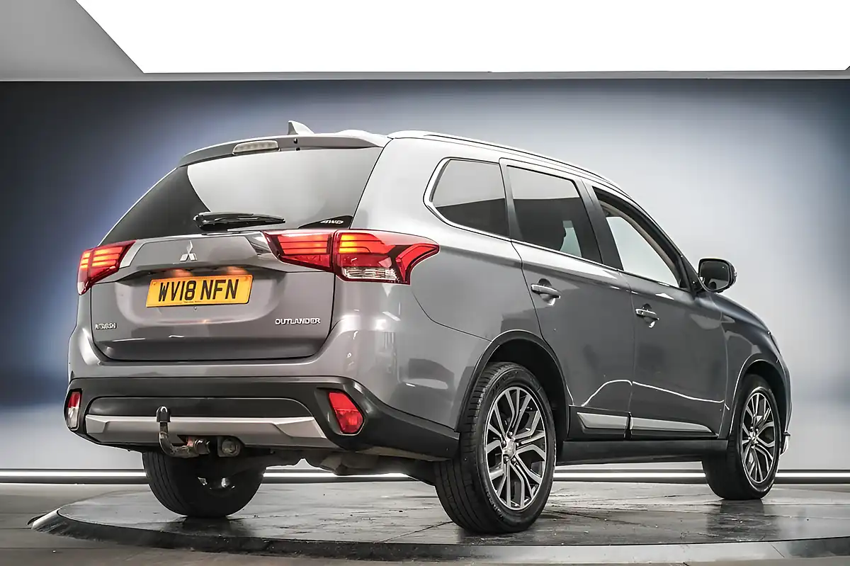 Used 2018 Mitsubishi Outlander 4 Atlantic Grey - Interior and Exterior details 3