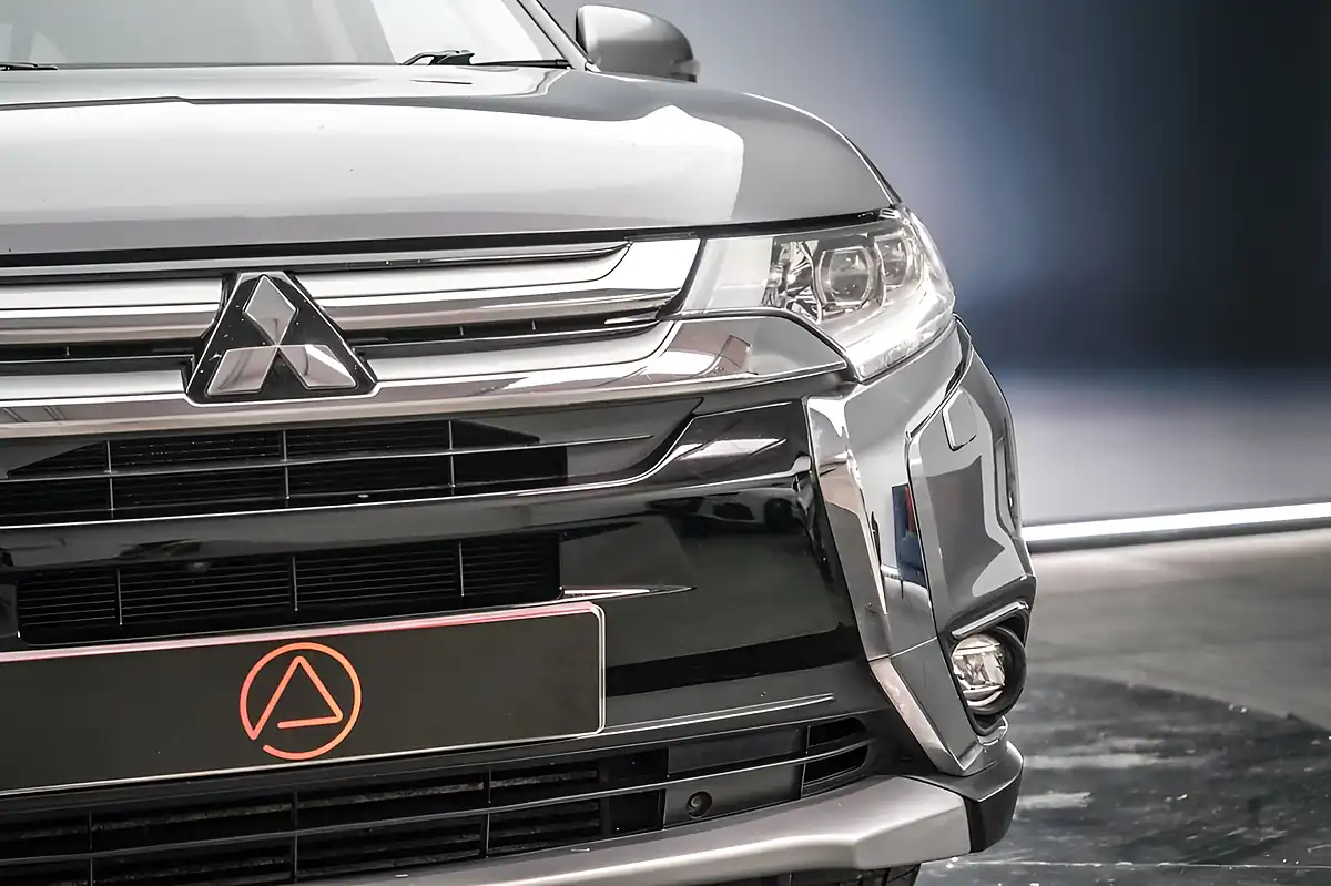 Used 2018 Mitsubishi Outlander 4 Atlantic Grey - Interior and Exterior details 6