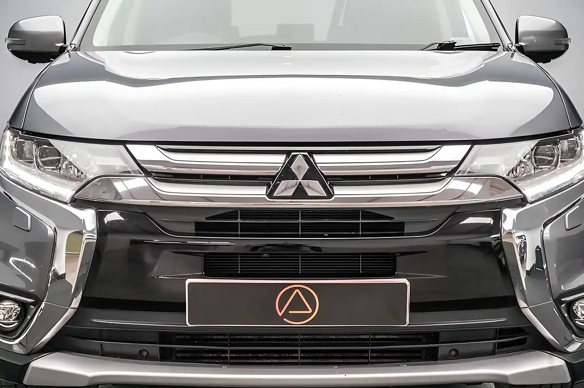 Used 2018 Mitsubishi Outlander 4 Atlantic Grey - Interior and Exterior details 9