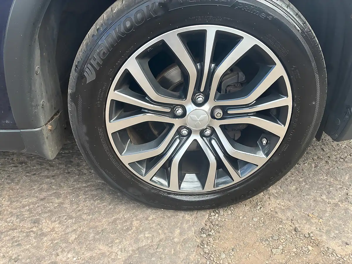 Used 2018 Mitsubishi Outlander 4 Blue - Interior and Exterior details 14