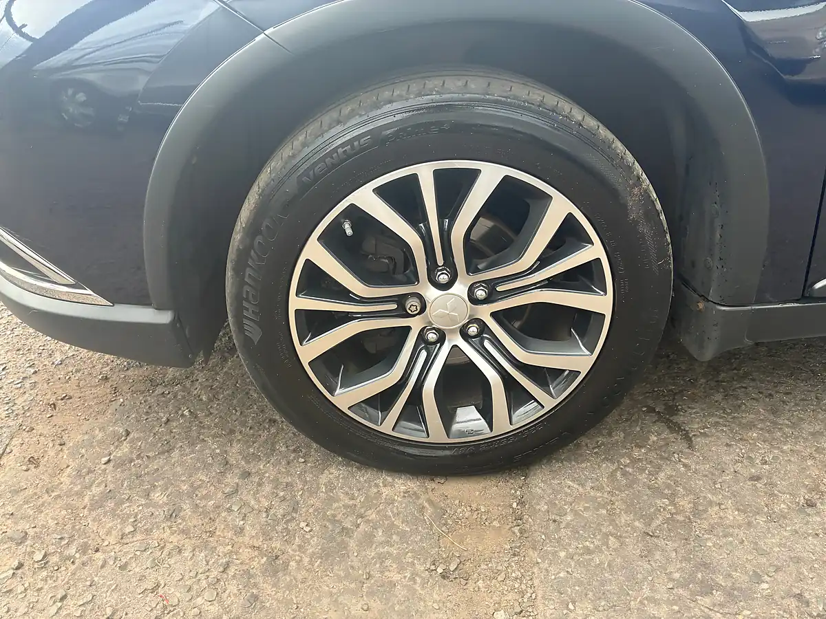 Used 2018 Mitsubishi Outlander 4 Blue - Interior and Exterior details 15