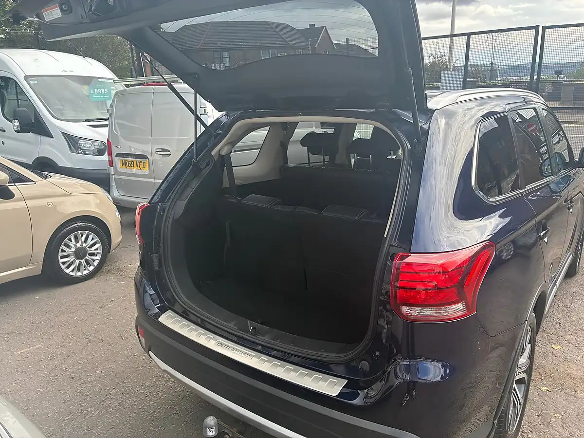 Used 2018 Mitsubishi Outlander 4 Blue - Interior and Exterior details 16