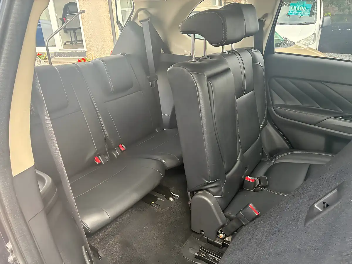 Used 2018 Mitsubishi Outlander 4 Blue - Interior and Exterior details 18