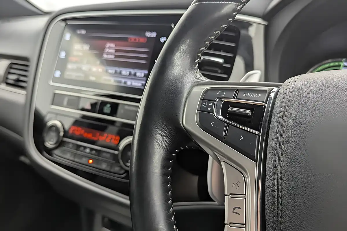 Used 2018 Mitsubishi Outlander 4h Grey - Interior and Exterior details 13