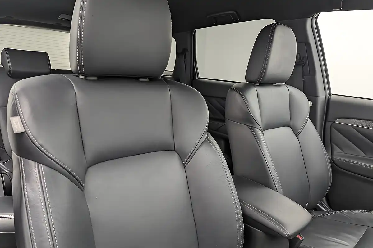 Used 2018 Mitsubishi Outlander 4h Grey - Interior and Exterior details 14