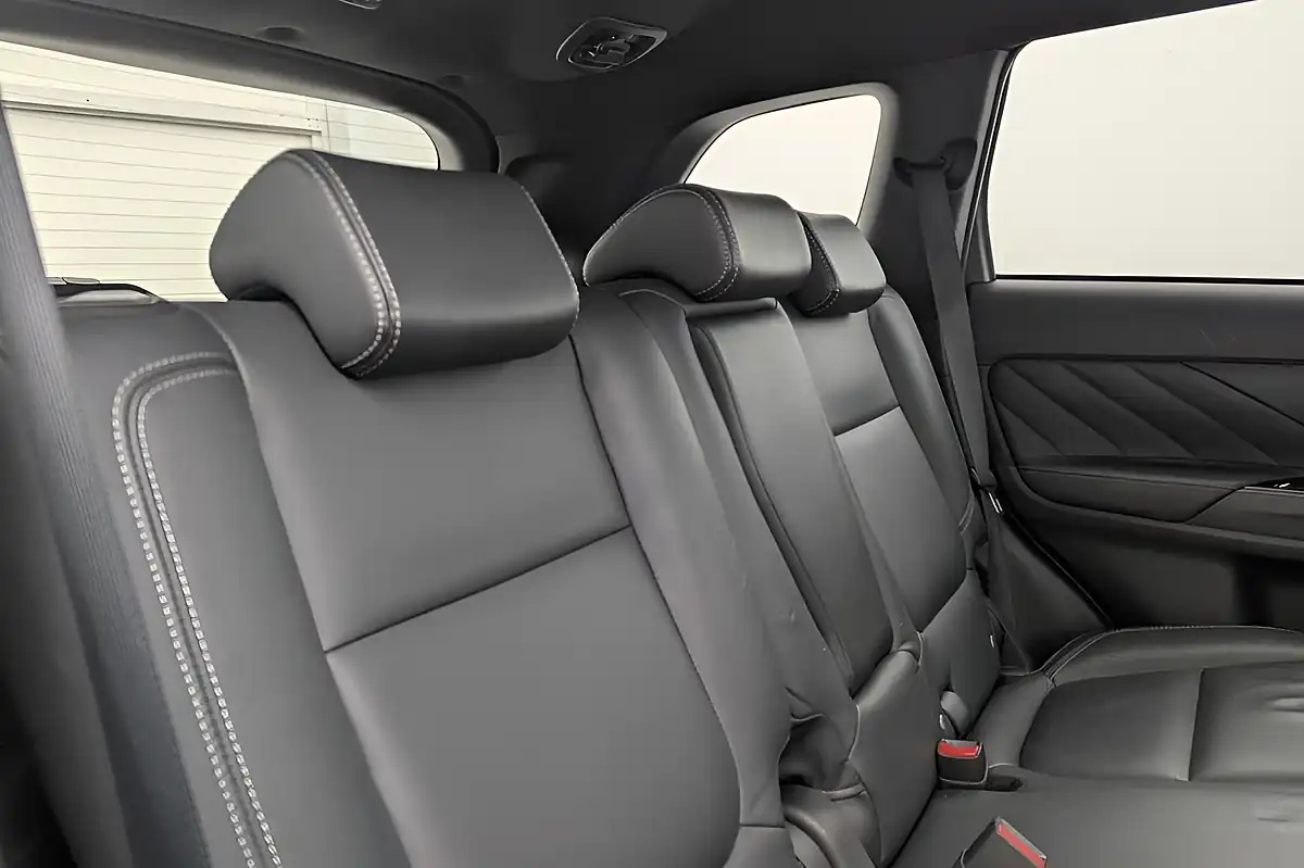 Used 2018 Mitsubishi Outlander 4h Grey - Interior and Exterior details 17