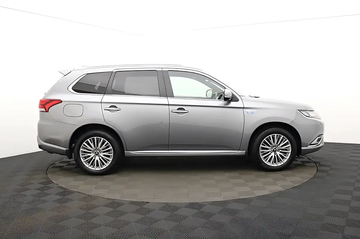 Used 2018 Mitsubishi Outlander 4h Grey - Interior and Exterior details 2